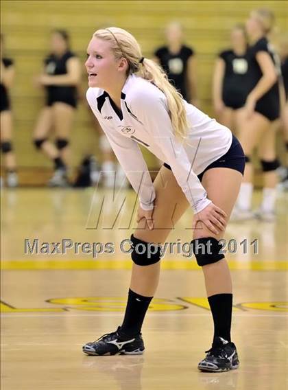 Thumbnail 1 in Rosary vs Trabuco Hills (Aloha Cougar Classic) photogallery.