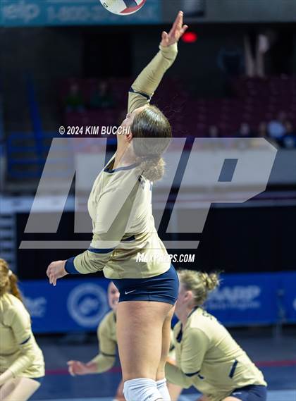 Thumbnail 1 in Hoover vs. Shady Spring (WVSSAC Class AAA Semifinal) photogallery.