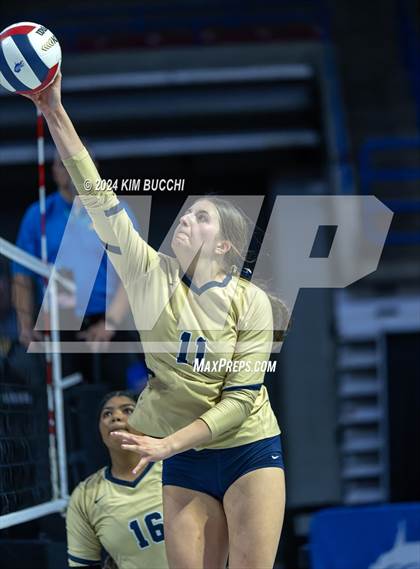 Thumbnail 3 in Hoover vs. Shady Spring (WVSSAC Class AAA Semifinal) photogallery.