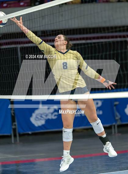 Thumbnail 3 in Hoover vs. Shady Spring (WVSSAC Class AAA Semifinal) photogallery.