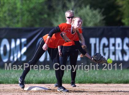 Thumbnail 3 in Glen Este vs Loveland photogallery.