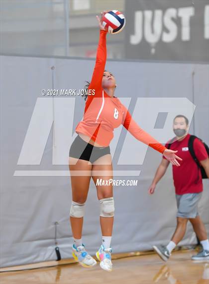 Thumbnail 3 in Leon vs. Corona del Sol (Nike Tournament of Champions) photogallery.