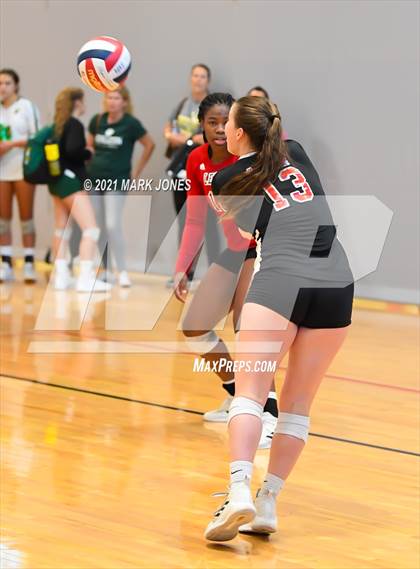 Thumbnail 3 in Leon vs. Corona del Sol (Nike Tournament of Champions) photogallery.