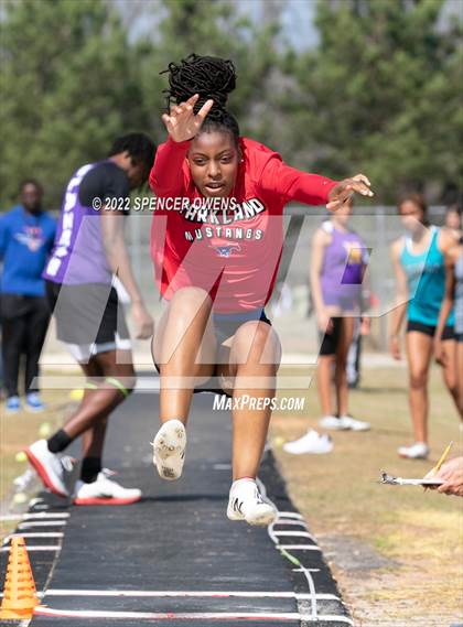 Thumbnail 3 in Clash of the Carolinas photogallery.
