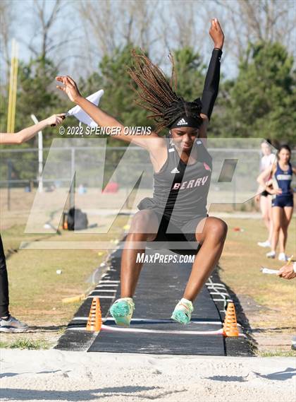 Thumbnail 3 in Clash of the Carolinas photogallery.