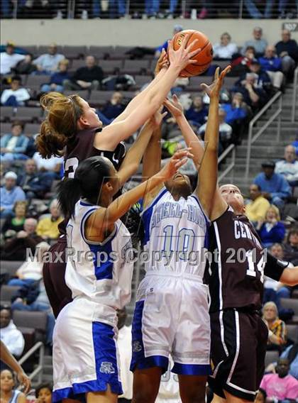 Thumbnail 1 in Reading Central Catholic vs. Steelton-Highspire (D3 Class A Final) photogallery.