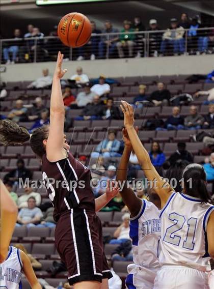 Thumbnail 2 in Reading Central Catholic vs. Steelton-Highspire (D3 Class A Final) photogallery.