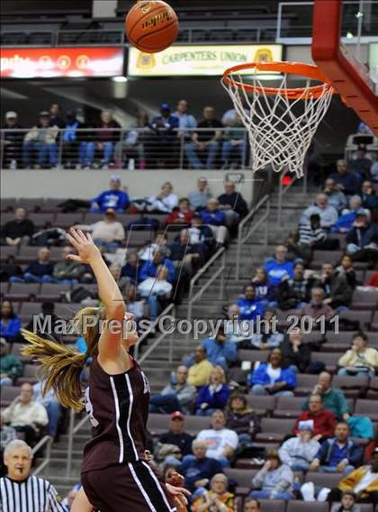 Thumbnail 2 in Reading Central Catholic vs. Steelton-Highspire (D3 Class A Final) photogallery.