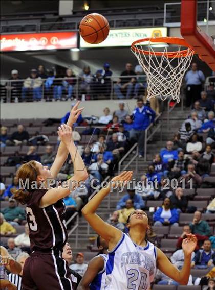 Thumbnail 2 in Reading Central Catholic vs. Steelton-Highspire (D3 Class A Final) photogallery.