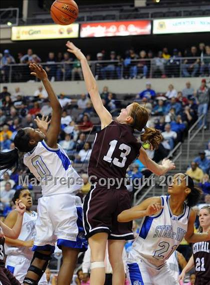 Thumbnail 1 in Reading Central Catholic vs. Steelton-Highspire (D3 Class A Final) photogallery.