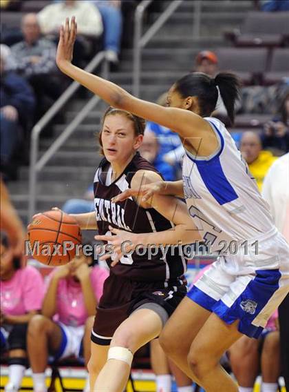 Thumbnail 2 in Reading Central Catholic vs. Steelton-Highspire (D3 Class A Final) photogallery.