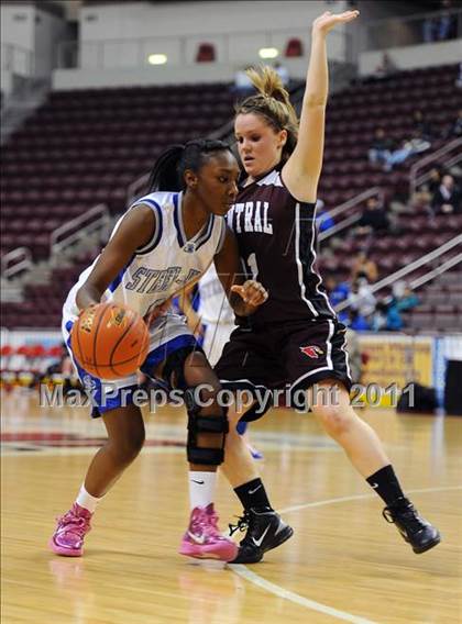 Thumbnail 2 in Reading Central Catholic vs. Steelton-Highspire (D3 Class A Final) photogallery.