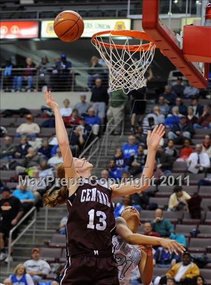 Thumbnail 3 in Reading Central Catholic vs. Steelton-Highspire (D3 Class A Final) photogallery.