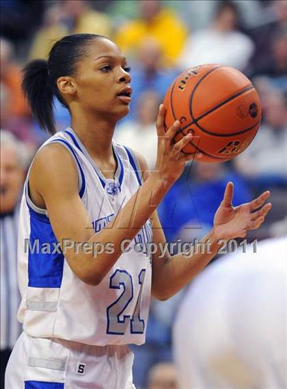 Thumbnail 3 in Reading Central Catholic vs. Steelton-Highspire (D3 Class A Final) photogallery.