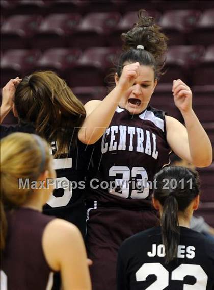 Thumbnail 2 in Reading Central Catholic vs. Steelton-Highspire (D3 Class A Final) photogallery.