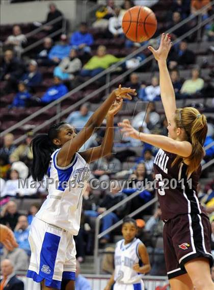 Thumbnail 2 in Reading Central Catholic vs. Steelton-Highspire (D3 Class A Final) photogallery.