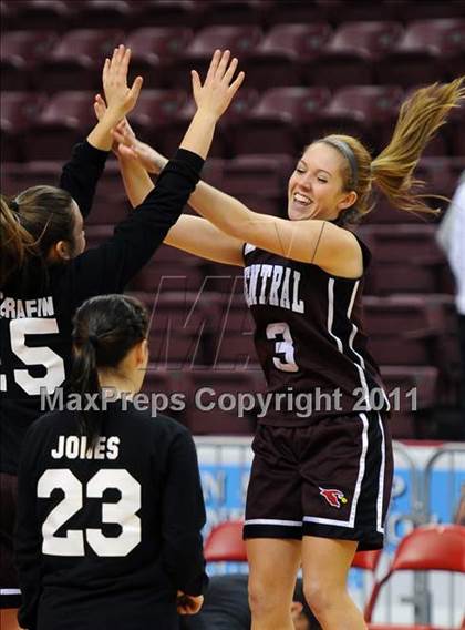 Thumbnail 1 in Reading Central Catholic vs. Steelton-Highspire (D3 Class A Final) photogallery.