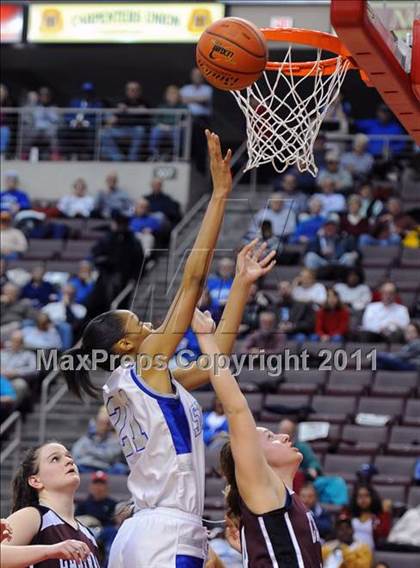 Thumbnail 2 in Reading Central Catholic vs. Steelton-Highspire (D3 Class A Final) photogallery.