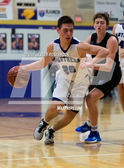 Thumbnail 3 in La Vernia vs Navarro photogallery.