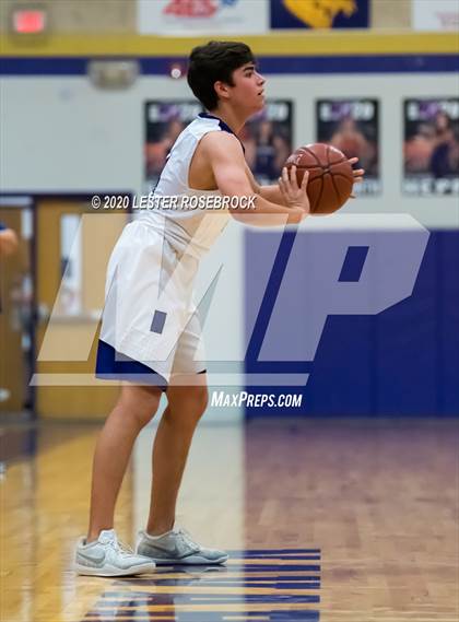 Thumbnail 3 in La Vernia vs Navarro photogallery.