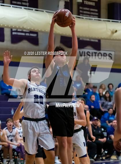 Thumbnail 3 in La Vernia vs Navarro photogallery.