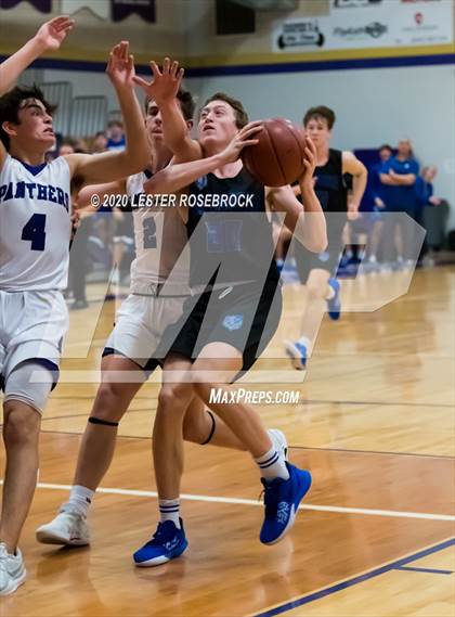 Thumbnail 3 in La Vernia vs Navarro photogallery.
