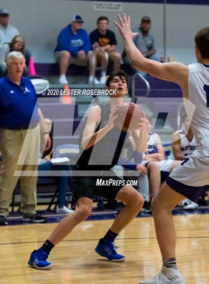 Thumbnail 1 in La Vernia vs Navarro photogallery.