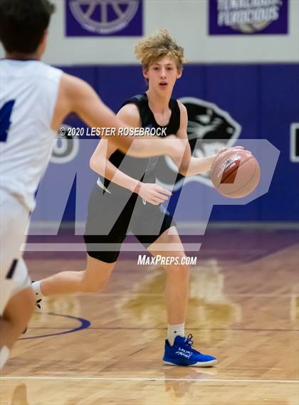 Thumbnail 1 in La Vernia vs Navarro photogallery.