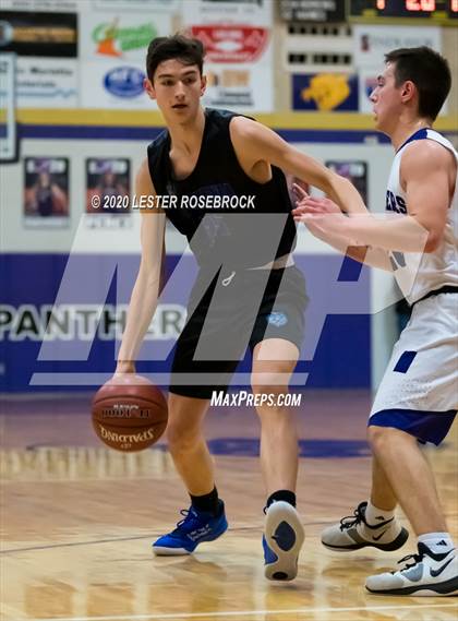 Thumbnail 2 in La Vernia vs Navarro photogallery.