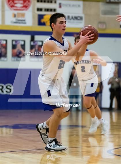 Thumbnail 3 in La Vernia vs Navarro photogallery.