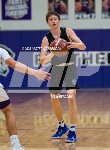 Thumbnail 1 in La Vernia vs Navarro photogallery.