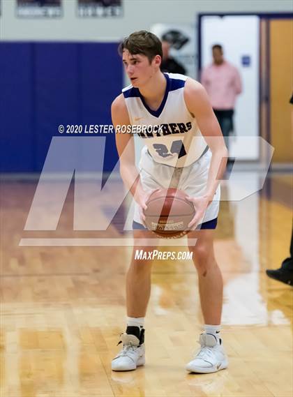 Thumbnail 1 in La Vernia vs Navarro photogallery.