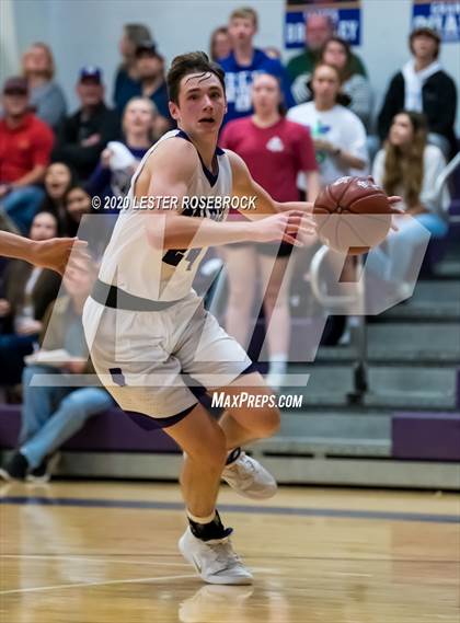 Thumbnail 1 in La Vernia vs Navarro photogallery.