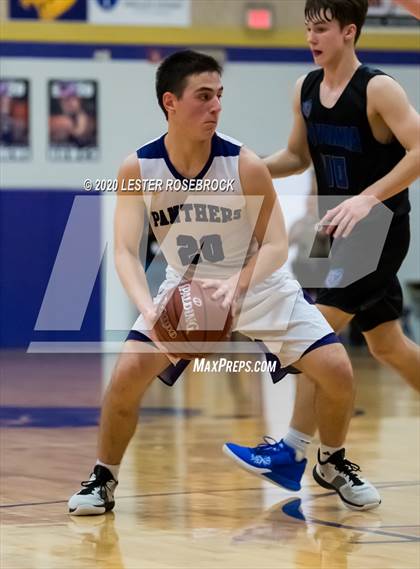Thumbnail 1 in La Vernia vs Navarro photogallery.