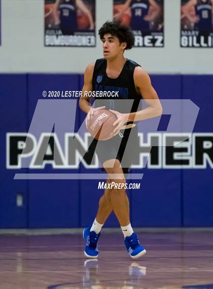 Thumbnail 2 in La Vernia vs Navarro photogallery.