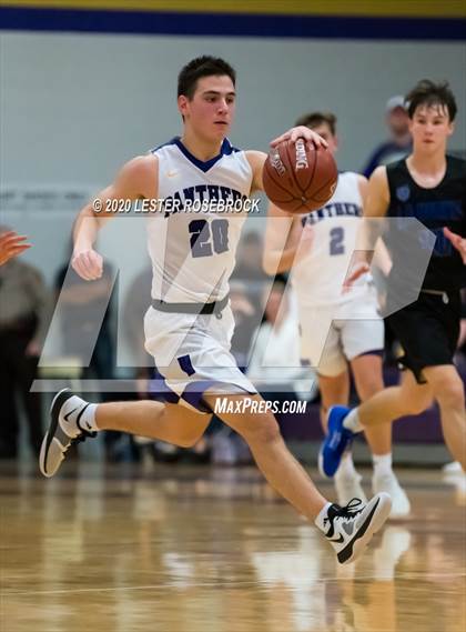 Thumbnail 1 in La Vernia vs Navarro photogallery.