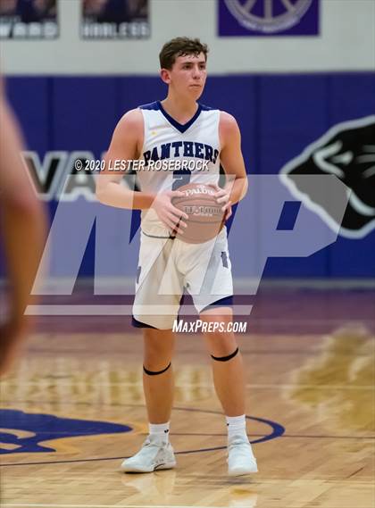 Thumbnail 1 in La Vernia vs Navarro photogallery.