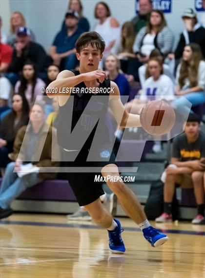 Thumbnail 1 in La Vernia vs Navarro photogallery.