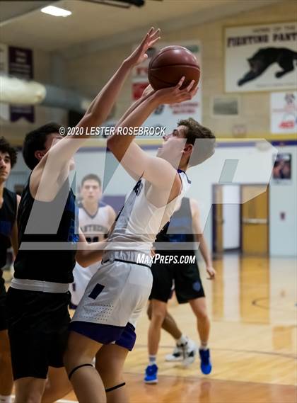 Thumbnail 3 in La Vernia vs Navarro photogallery.