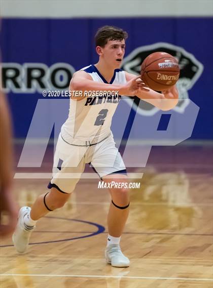 Thumbnail 2 in La Vernia vs Navarro photogallery.