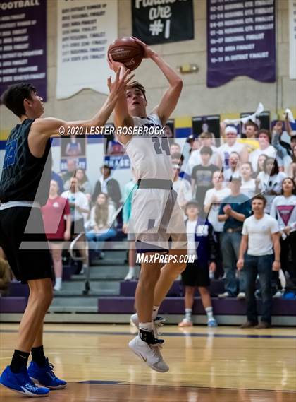 Thumbnail 3 in La Vernia vs Navarro photogallery.