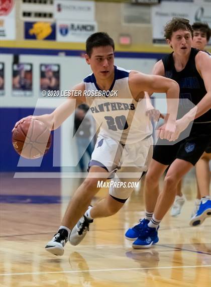 Thumbnail 1 in La Vernia vs Navarro photogallery.
