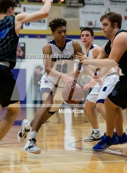 Thumbnail 2 in La Vernia vs Navarro photogallery.