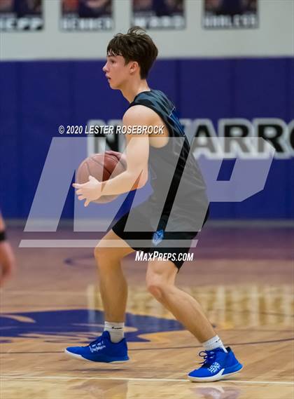 Thumbnail 3 in La Vernia vs Navarro photogallery.