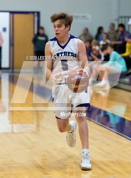 Thumbnail 3 in La Vernia vs Navarro photogallery.