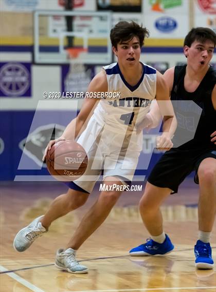 Thumbnail 2 in La Vernia vs Navarro photogallery.