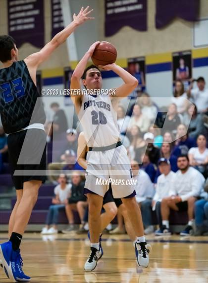 Thumbnail 3 in La Vernia vs Navarro photogallery.