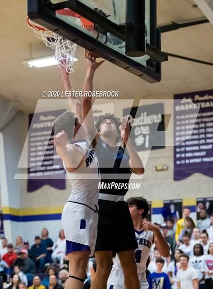 Thumbnail 1 in La Vernia vs Navarro photogallery.
