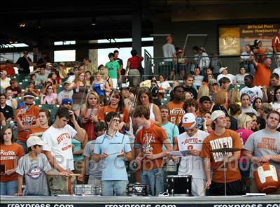 Thumbnail 2 in Hutto vs. Taylor (Texas 3A Regional Final) photogallery.