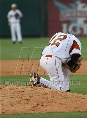 Thumbnail 2 in Hutto vs. Taylor (Texas 3A Regional Final) photogallery.